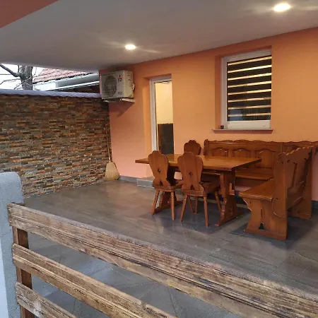 App Aleksa 6168 דירה קטז אוב סבי