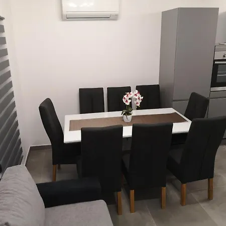 App Aleksa 6168 דירה